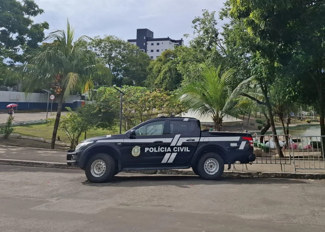 Delegacia de Meio Ambiente vai investigar a mortandade de peixes no lago da Praça Floriano Peixoto